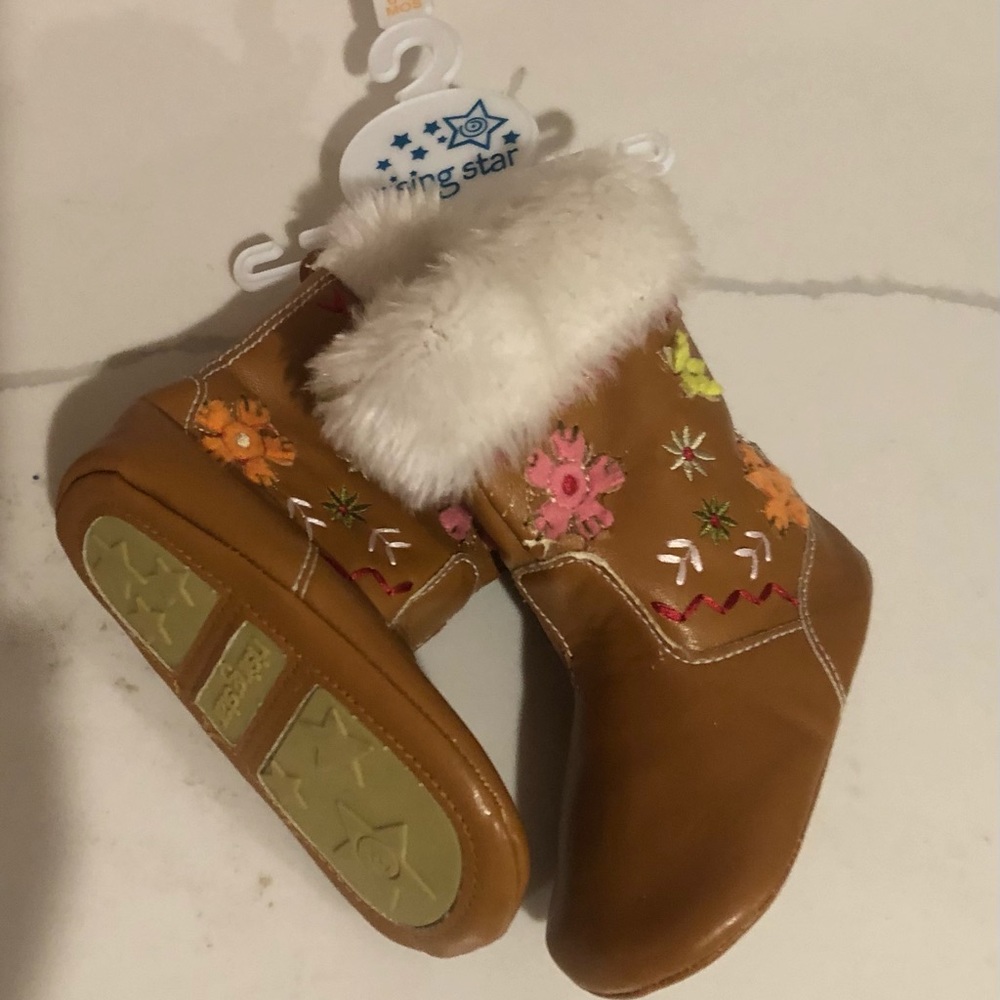 Rising Star Size 2 Boots